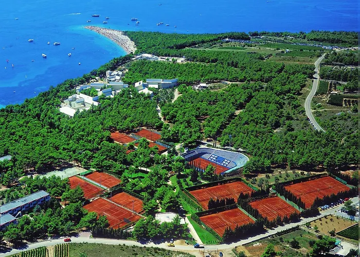 Luxury Villa Zlatni Rat With Pool, Near Zlatni Rat Beach, Bol
